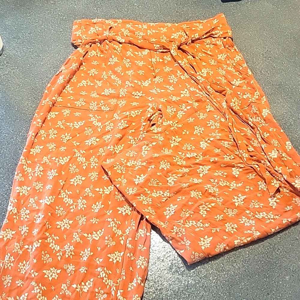 Aerie flowy Capri pants M